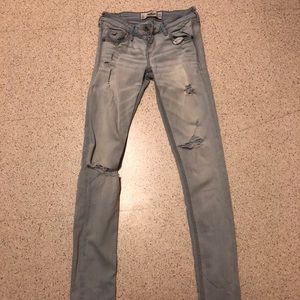 | CLOSET CLEANOUT| Hollister ripped jeans